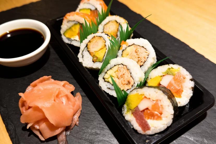 ROLLO FLAMEADO  (URAMAKI)